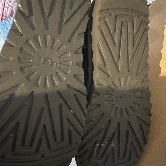 UGG - Picture 3 of 8